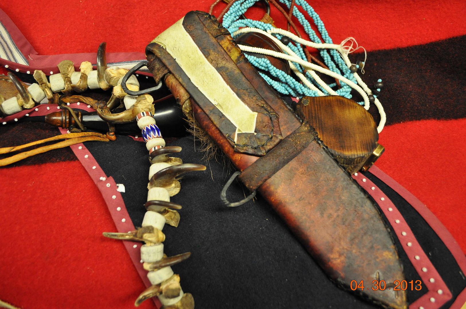 Bandoleer (baldric?) carry for large knives Bushcraft USA Forums