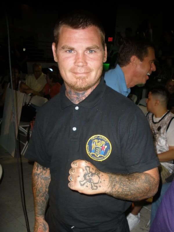 Why does referee Keith Peterson wear long sleeves? Sherdog Forums