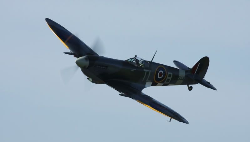 http://i62.photobucket.com/albums/h110/timuss/Shoreham%20Airshow%202009/IMG_0645_1_1.jpg