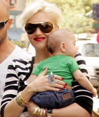 http://i62.photobucket.com/albums/h114/hclephas/Gwen-Stefaniova-Gwen-Stefani-kingst.jpg