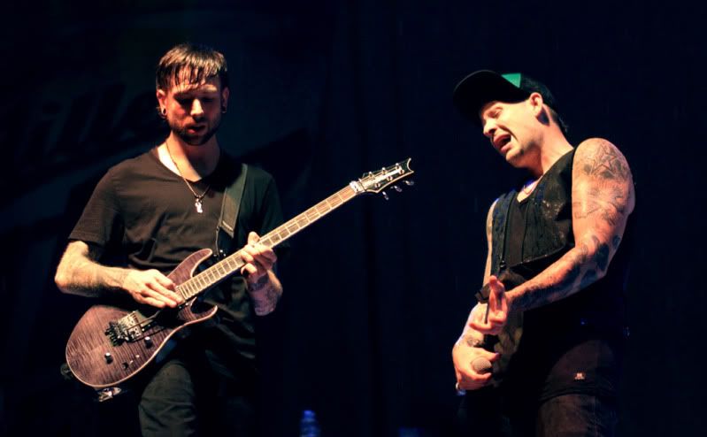 IMAGE: http://i62.photobucket.com/albums/h117/Artekka/Good%20Charlotte/BillyJoelColorsm.jpg