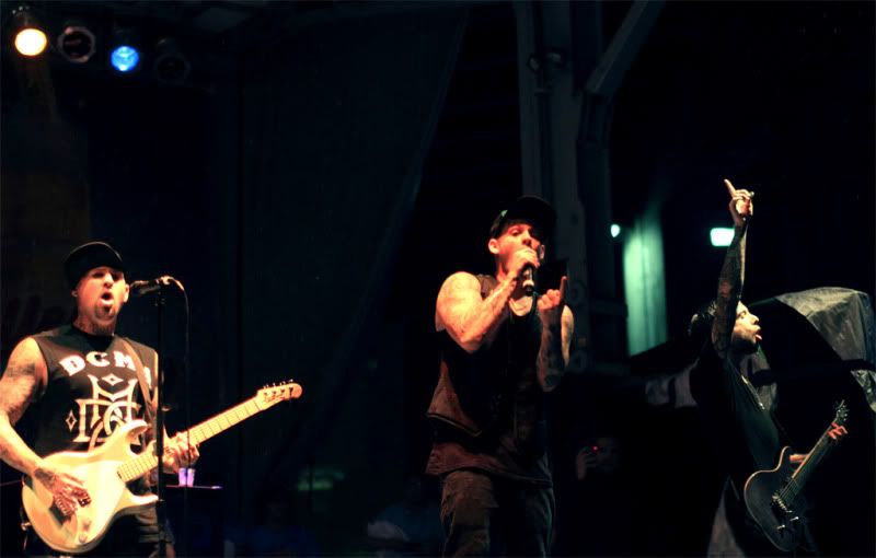 IMAGE: http://i62.photobucket.com/albums/h117/Artekka/Good%20Charlotte/Group2Colorsm-1.jpg