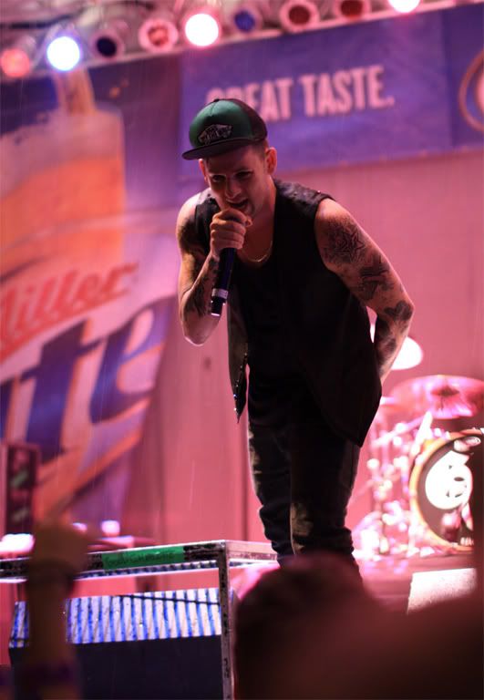 IMAGE: http://i62.photobucket.com/albums/h117/Artekka/Good%20Charlotte/Joel1sm1.jpg