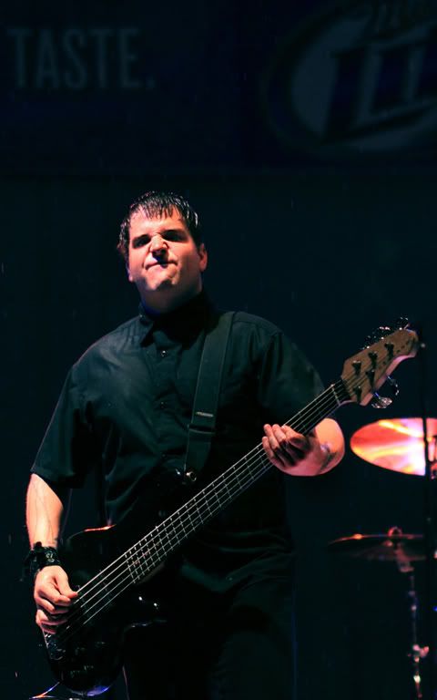 IMAGE: http://i62.photobucket.com/albums/h117/Artekka/Good%20Charlotte/Paul1Colorsm1.jpg