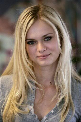 what celebs wear - on style :: sara paxton