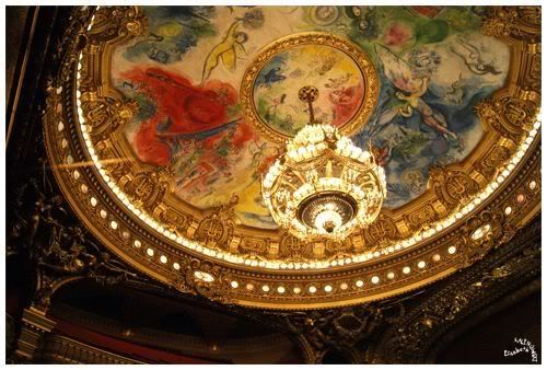 plafond de Chagall et le grand lustre plafond Opera Garnier Paris