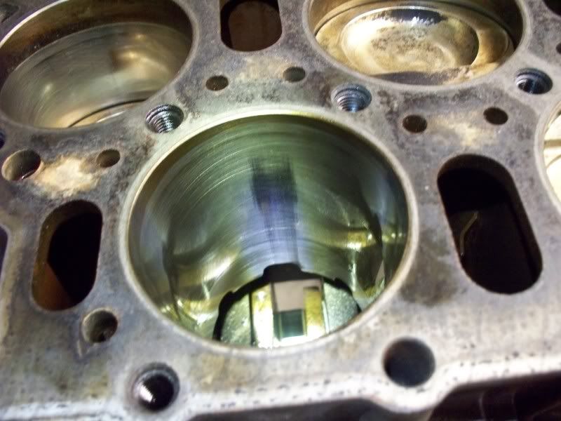 Pistons wearing on the cylinder wall | VW Vortex - Volkswagen Forum